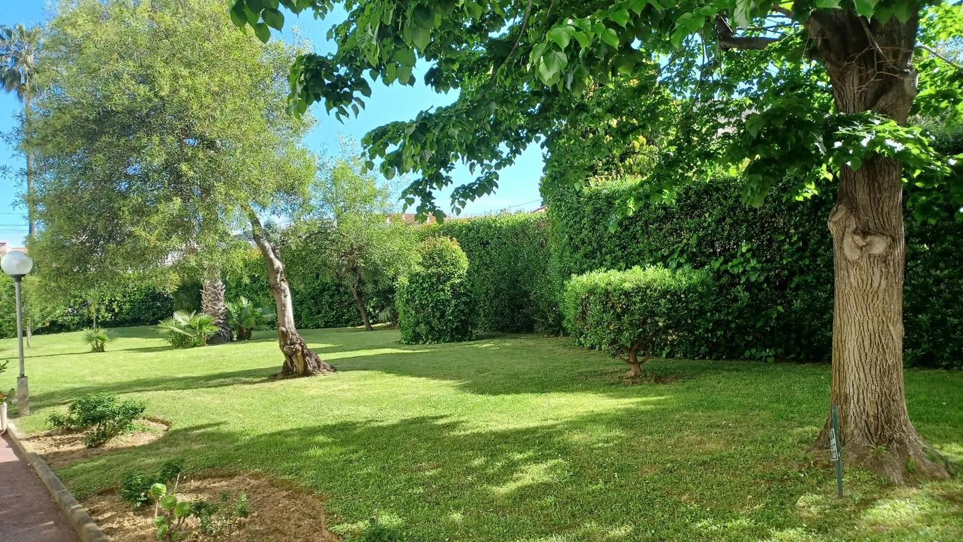 Juan Les Pins Vitoria Grand 2P Calme Parking Apartment Antibes